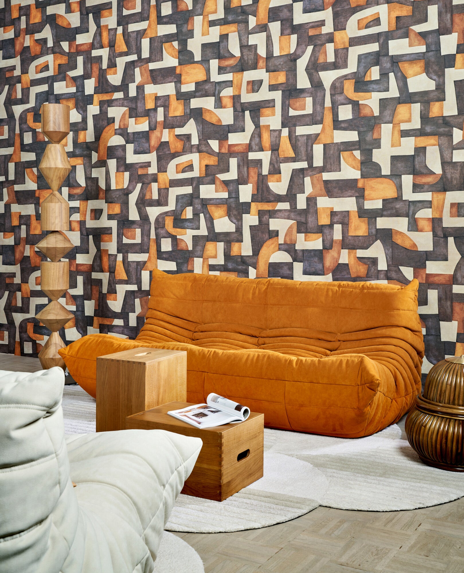 EssentialsTotem_Ecoline_18900_Roomshot_Web_LR-fullscreen