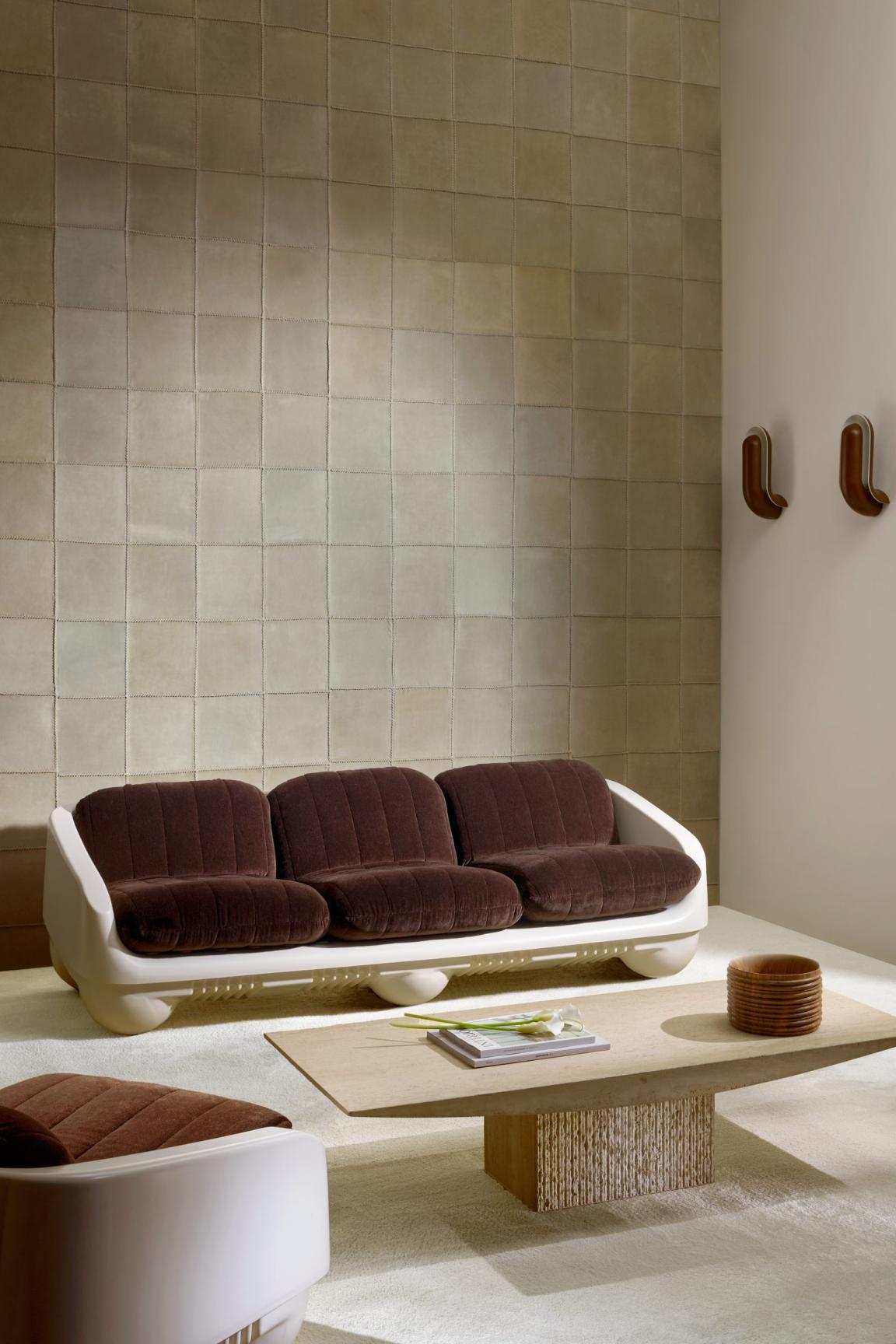 Allures_Reliure9210_Roomshot_Web_LR-medium-two-thirds