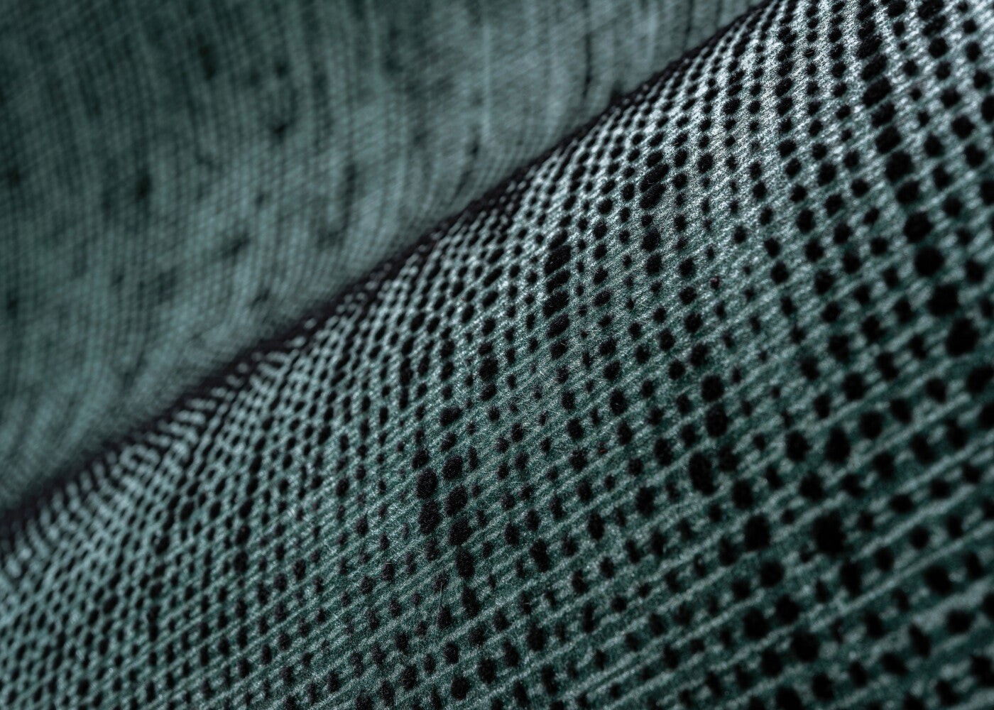 Essentials-|-Les-Tricots_Bouclé_73020_Mood_Web_LR-hero