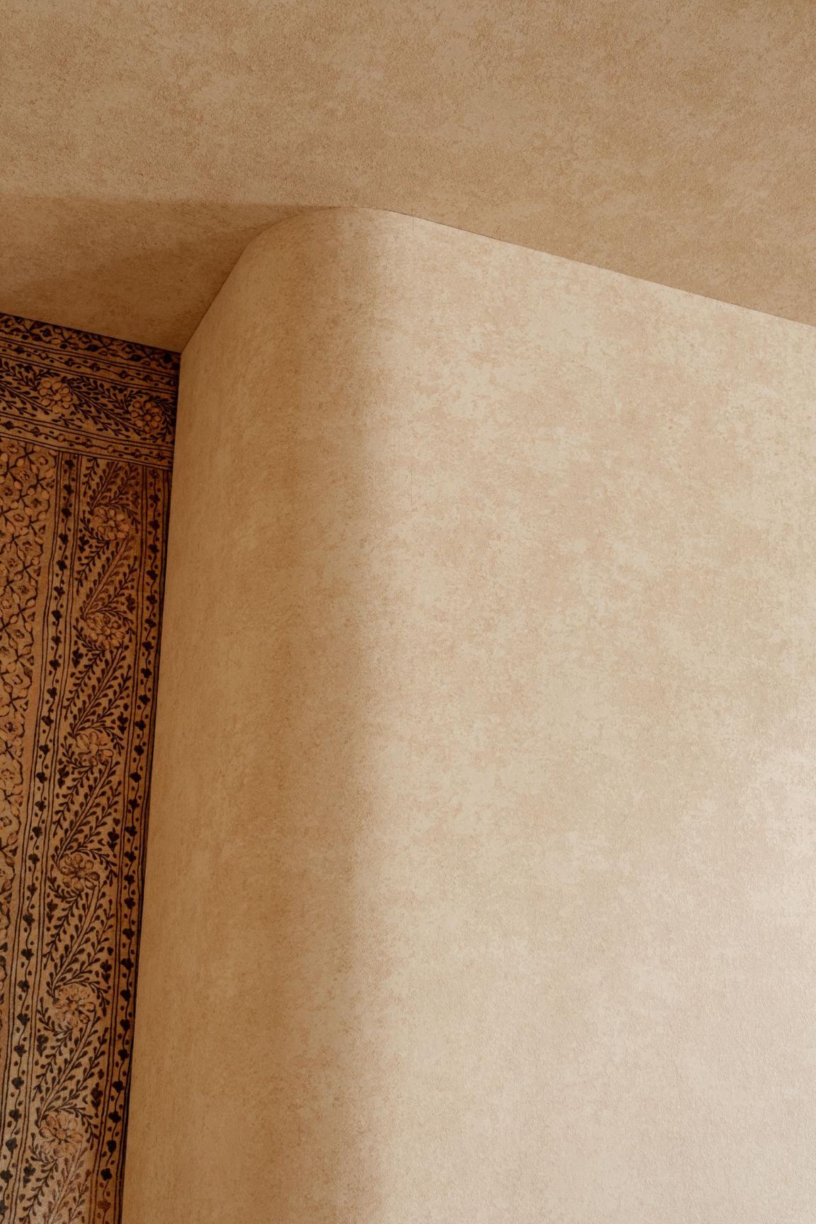 EssentialsKaolin_CalcaireStucco_30307-1_Roomshot_Web_LR_2-medium-two-thirds