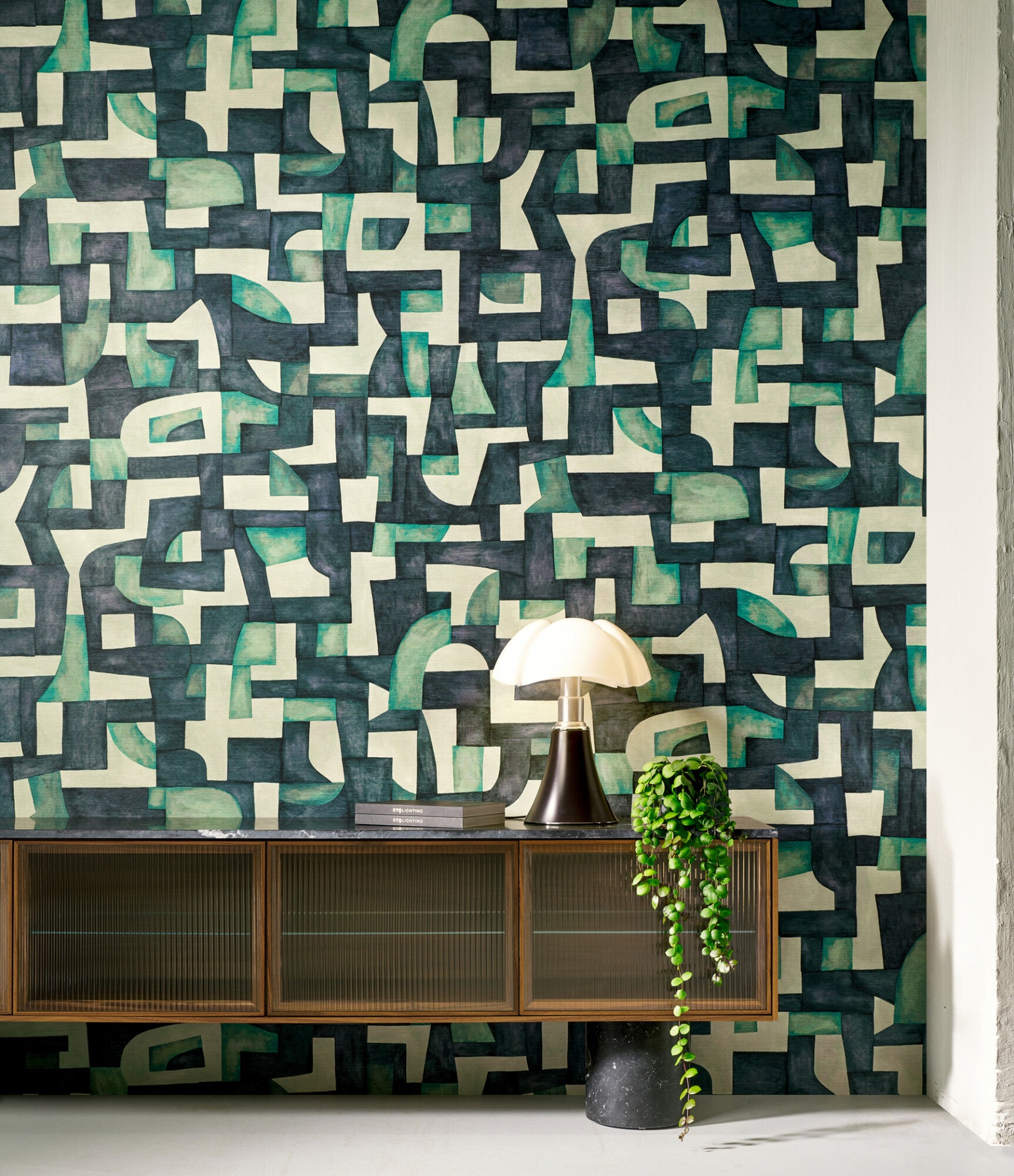 EssentialsTotem_Ecoline_18901-2_Roomshot_Web_LR-fullscreen